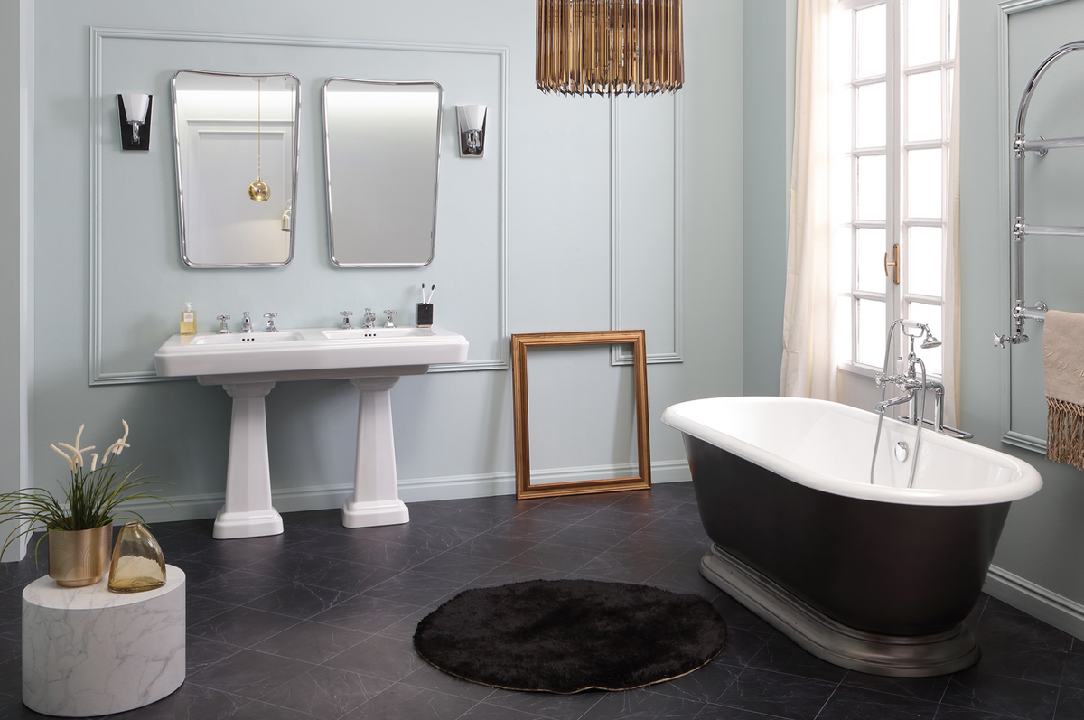 ambientación baño con bañera Shabby en RAL