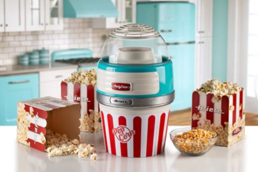 ambientación con máquina de palomitas Party Time Big Popper azul de Ariete estilo Retro
