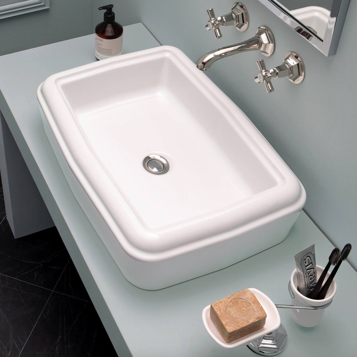 ambientación baño con lavabo sobreencimera mediano So Fifties