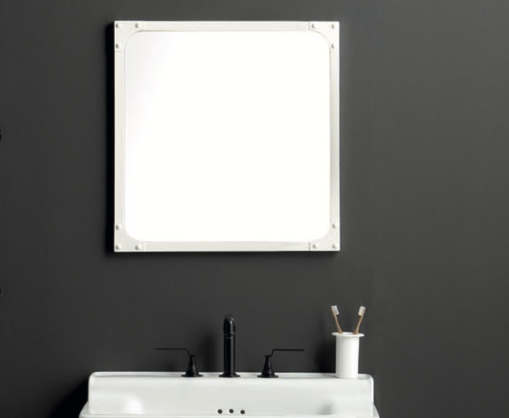 ambientación baño con espejo cuadrado Industrialis