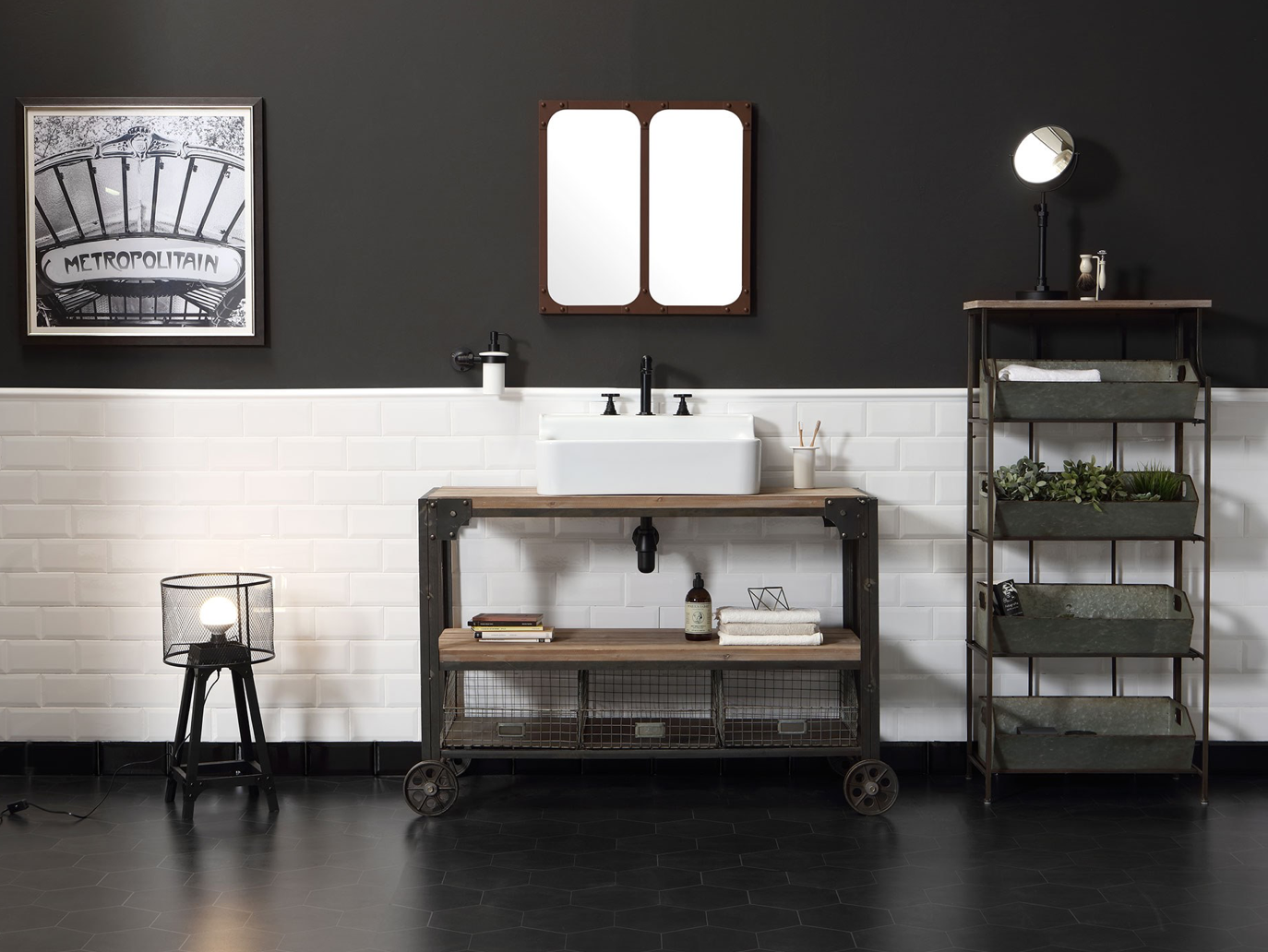 ambientación baño con espejo Industrialis cuadrado