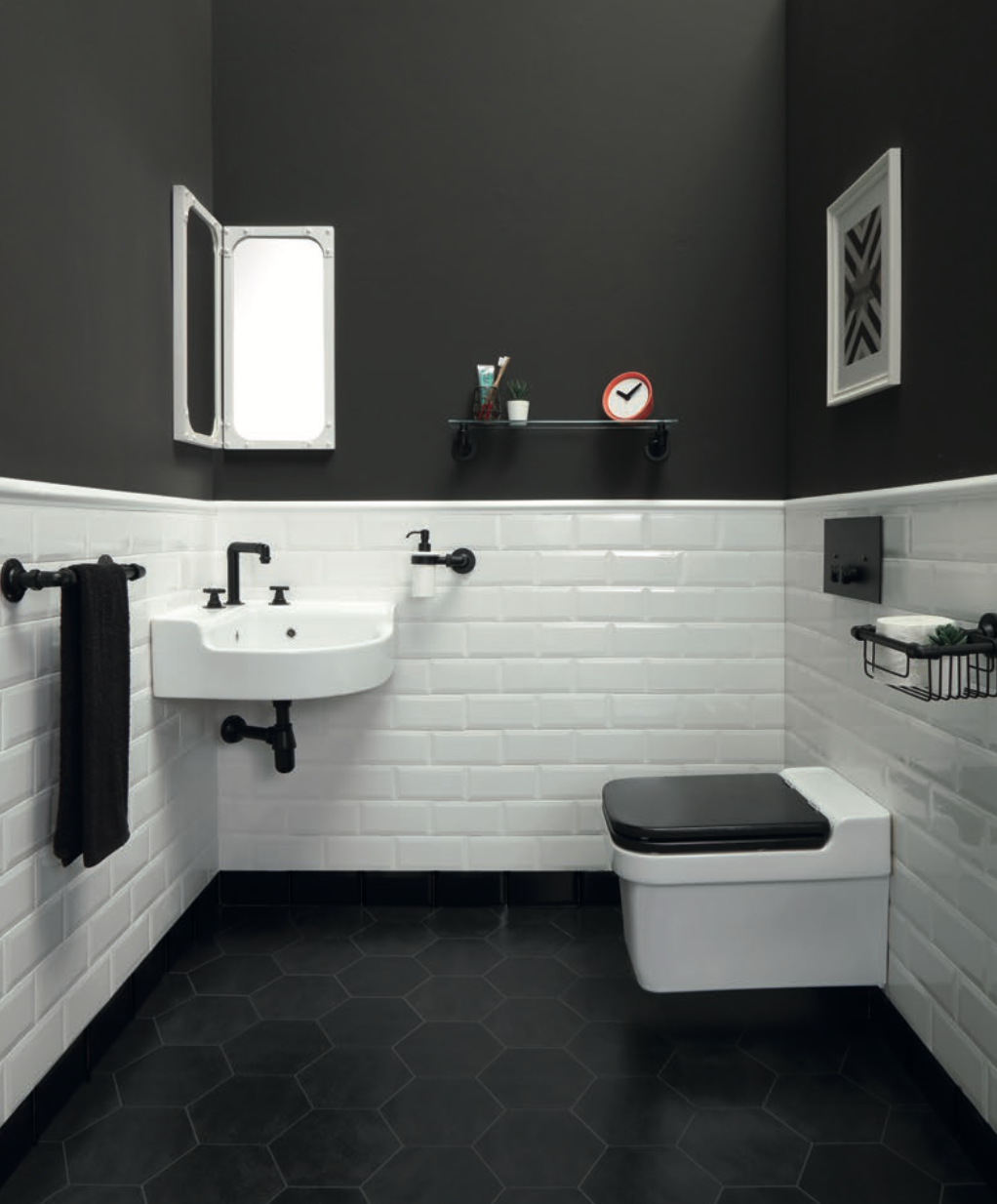 ambientación baño con placa para wc empotrado Geberit estilo industrial