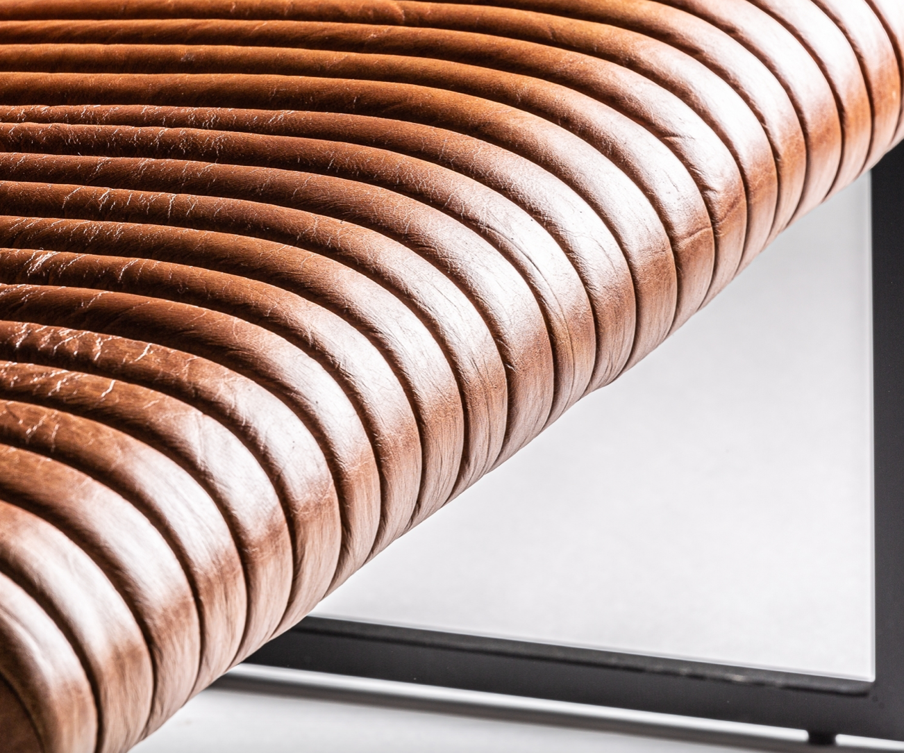 detalle asiento cuero sofá Chadron