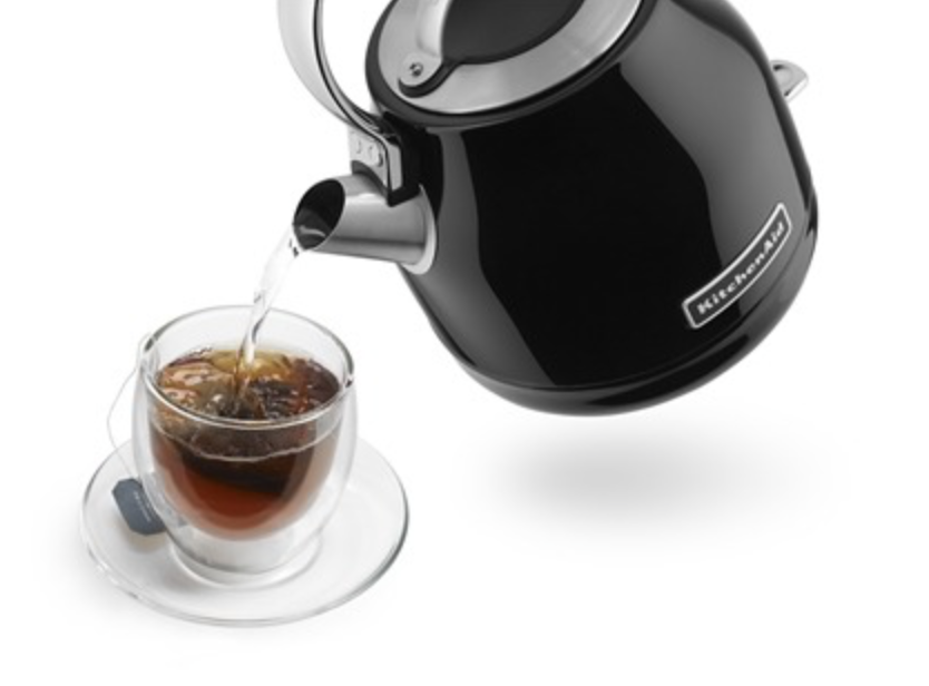detalle hervidor Kitchen Aid retro negro