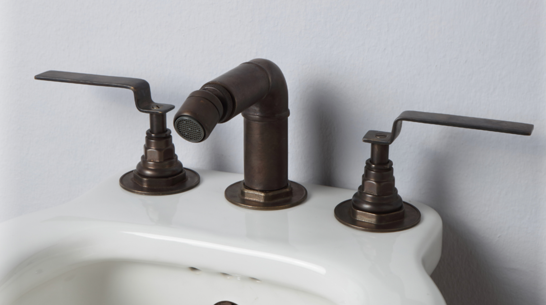 imagen grifería bidet Industrialis en  corten