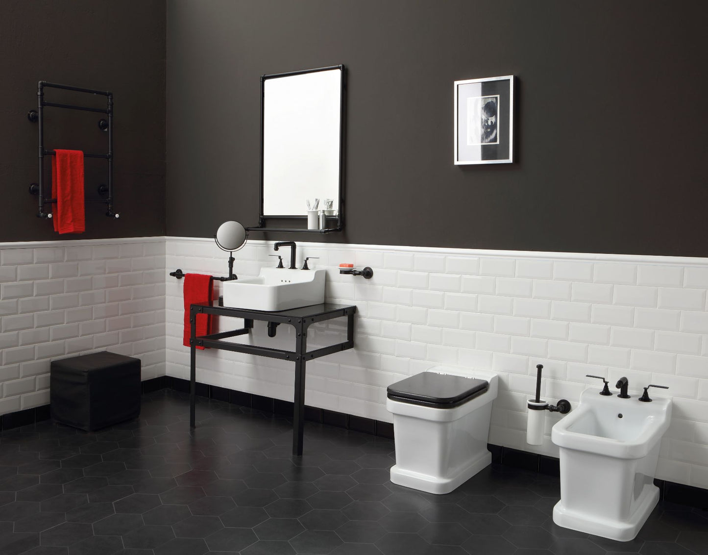 ambientación baño con grifería bidet Industrialis en RAL negro