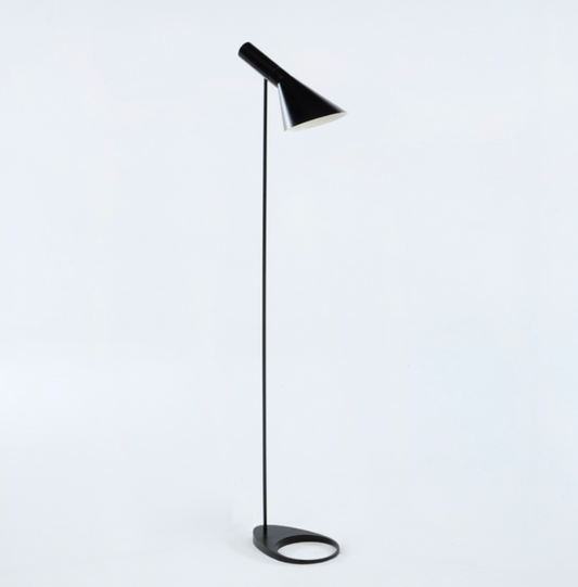 imagen lámpara de pié metal negro vintage