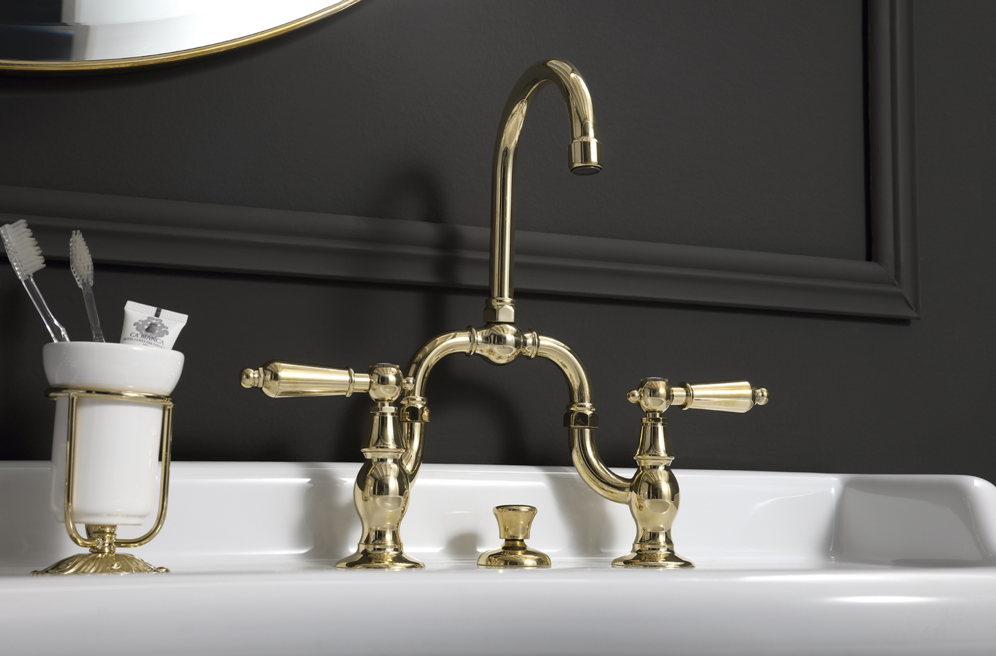imagen grifería lavabo puente alto en oro