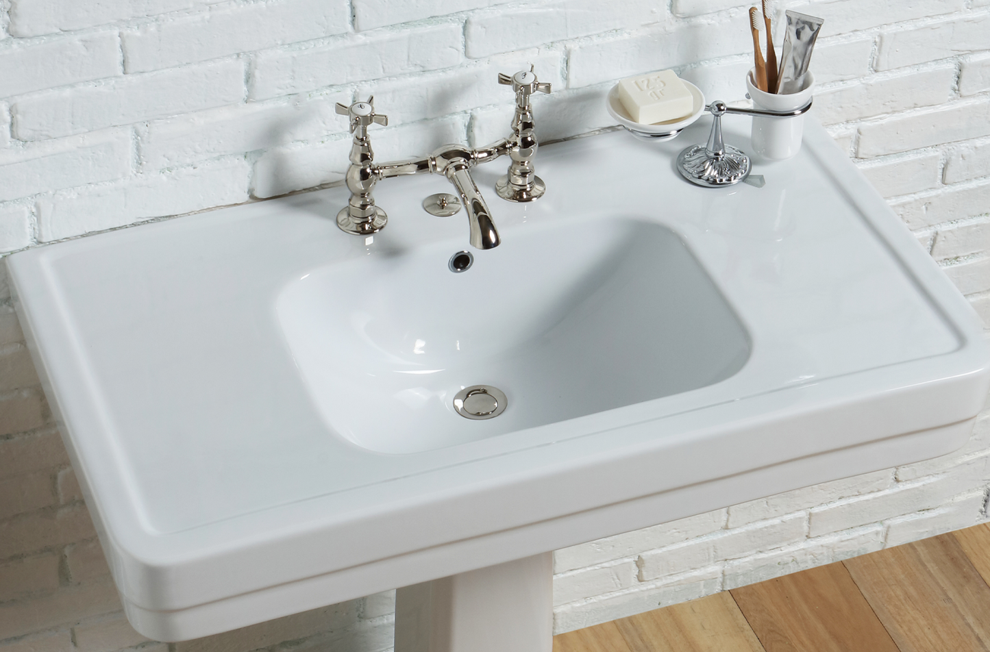 lavabo con grifería lavabo puente bajo RL1013 cromo