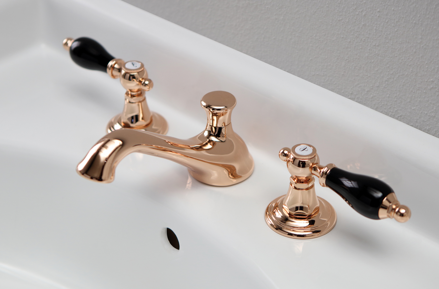 imagen grifería lavabo RL102 en oro 