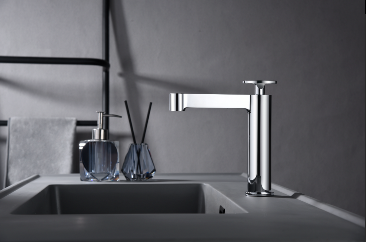 ambientación baño con grifería lavabo monomando cromada Olimpo