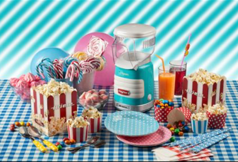 ambientación con máquina palomitas party Time Popper azul de Ariete estilo Retro