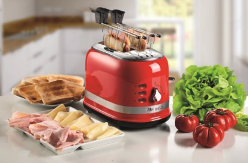 ambientación con tostador Moderna de Ariete en rojo