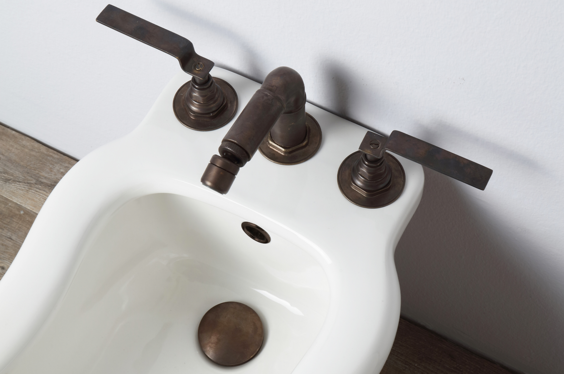 imagen grifería bidet Industrialis en corten