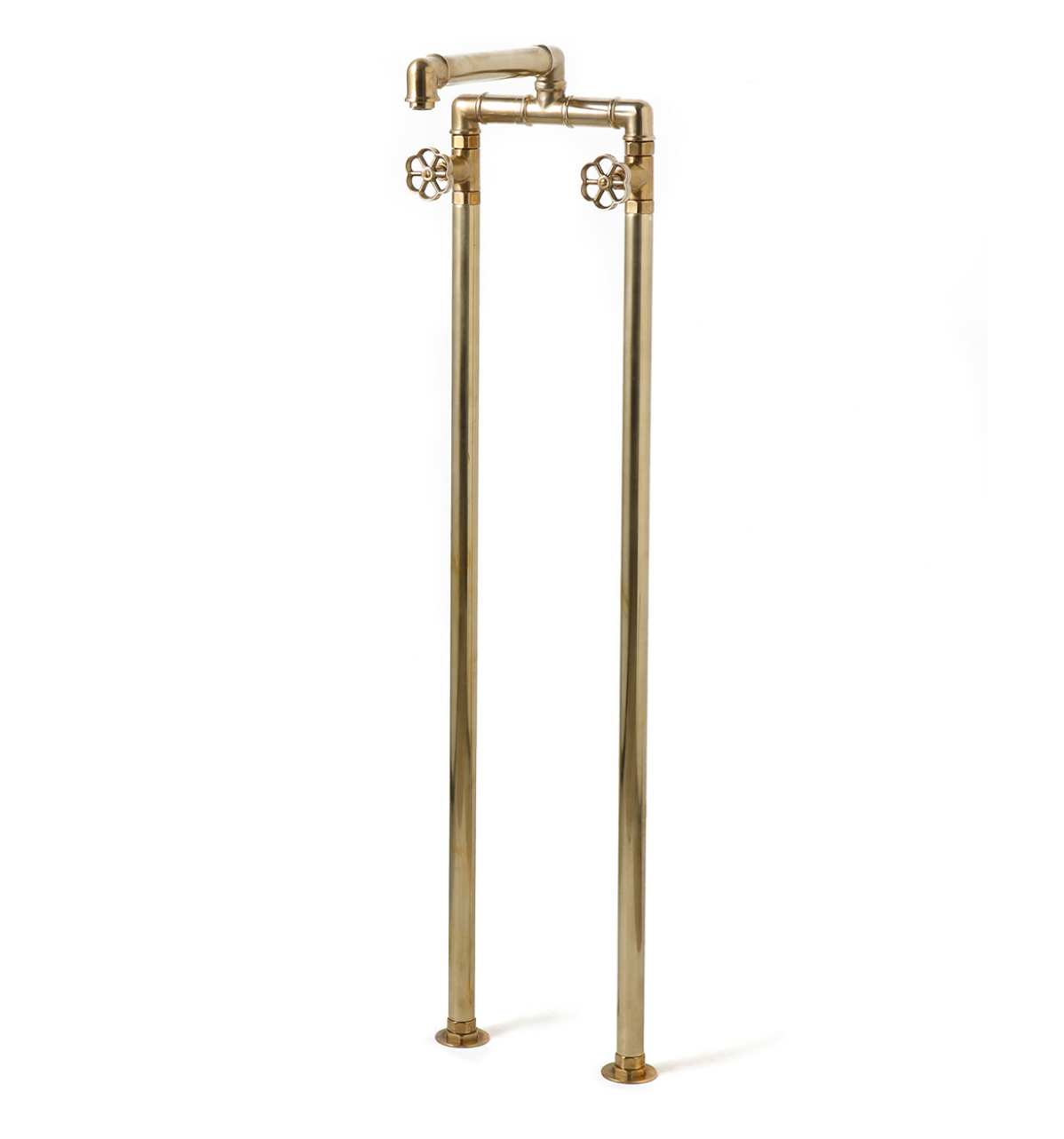 imagen grifería lavabo exenta estilo Industrial en latón natural