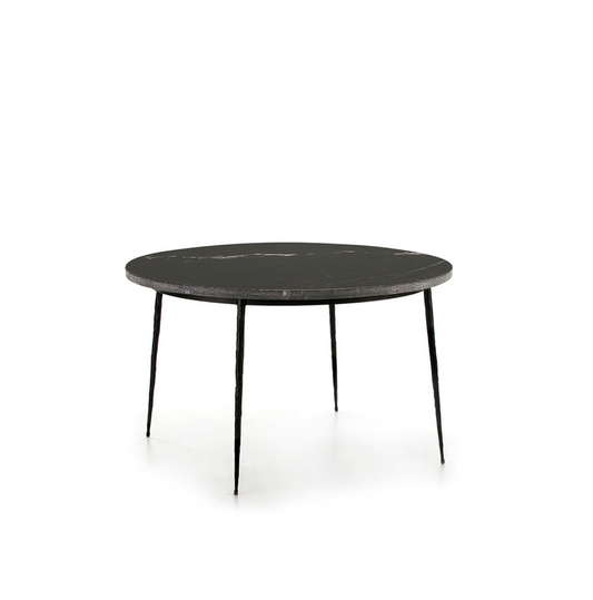 Mesa comedor mármol negro mate ambientada en salón