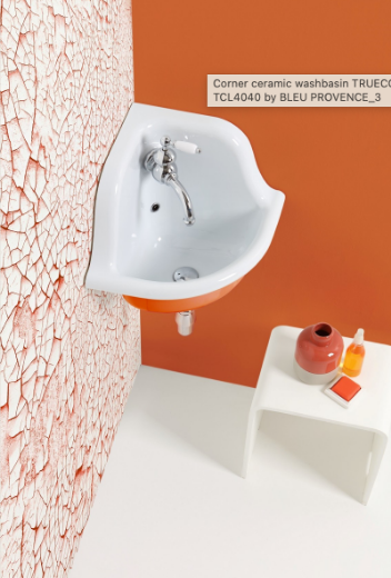 ambientación lavabo true colors esquinero color exterior naranja