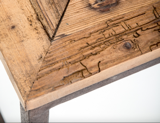 detalle bandeja madera mesa auxiliar Vichy