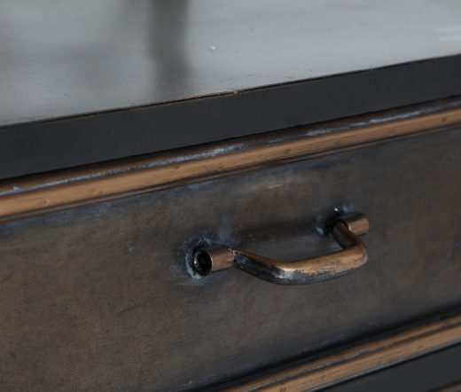 Vitrina estantería de hierro con estantes, vitrina y cajones de estilo Industrial detalle tirador cajón