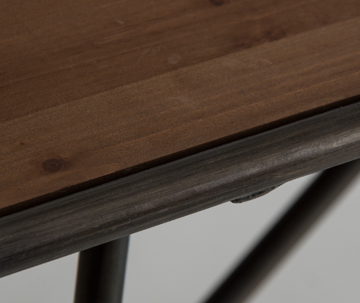 Mesa de comedor de Madera Blesa estilo Industrial detalle terminación