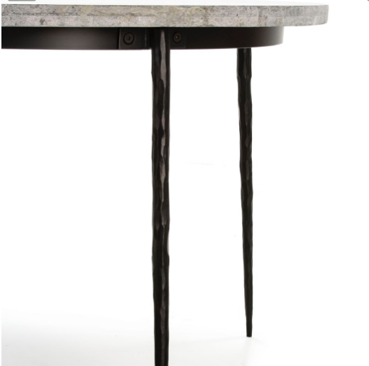 detalle patas metal mesa comedor redonda mármol gris