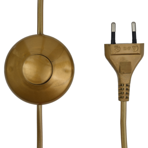 detalle interruptor y enchufe lámpara de pié tubos de cobre de Gie EL
