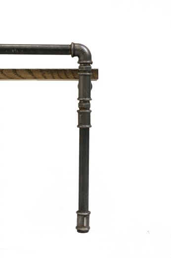 detalle mesa madera tubos de acero negro